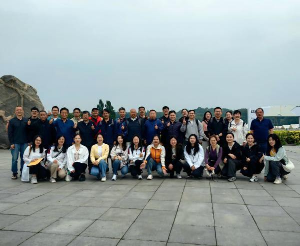 躍動春光，共赴夏至 ——中國農(nóng)墾經(jīng)濟發(fā)展中心組織開展春游暨職工健步走活動